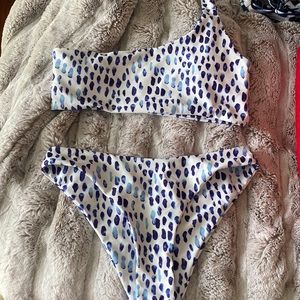 This cute bikini set with cute colors. Size medium
